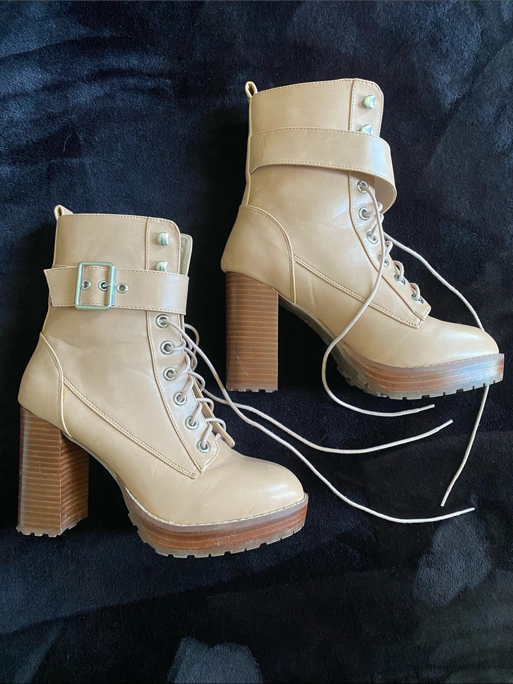 Urban Outfitters Tan Lace-Up Block Heel Lug Sole Ankle Boots